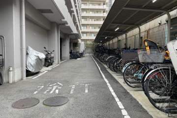 駐輪場（屋根付きラック式）・バイク置場
