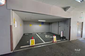 来客用駐車場・身障者用駐車場