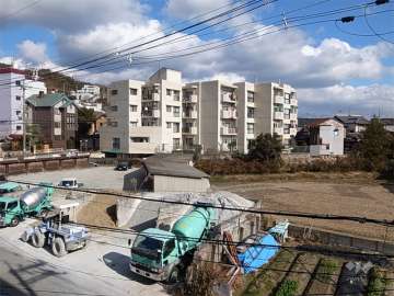 周辺には田畑が残っています。