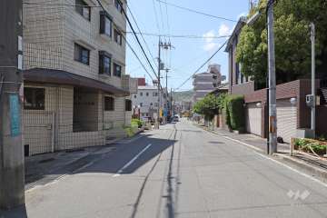 敷地北側の前面道路