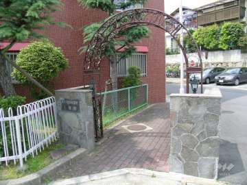 エントランスのアーチ