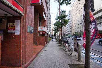 敷地北側の前面道路（東側から）