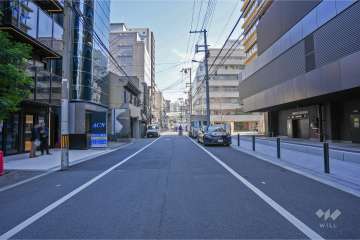 敷地北側の前面道路（西側から）
