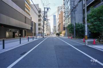 敷地北側の前面道路（東側から）
