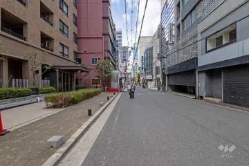 敷地北側の前面道路（東側から）