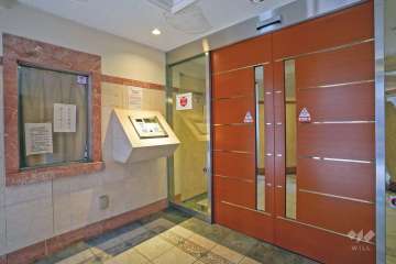 エントランスはオートロック付きです。