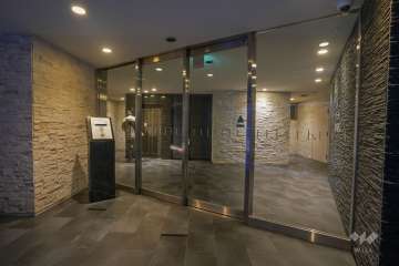 エントランスはオートロック付きです。