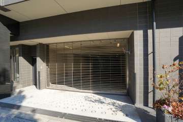 駐車場出入り口（リングシャッター付き）