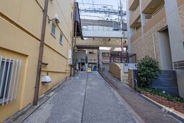 敷地西側の前面道路　
