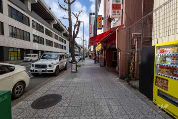 敷地の南側前面道路（東側から）