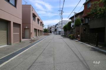 敷地南側の前面道路