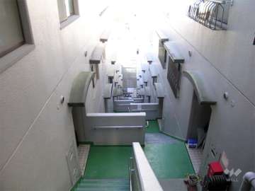 建物中央の共用廊下