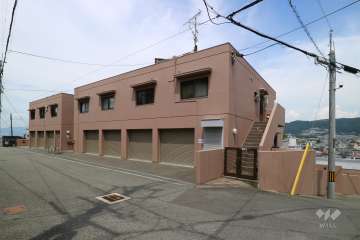 グランデ箕面の外観（南東側から）