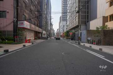 敷地南側の前面道路（東側から）