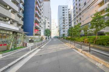 敷地南側の前面道路
