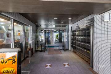 エントランスと共用ポスト