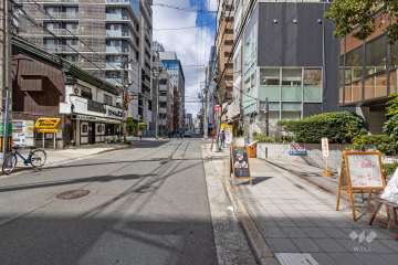 敷地の南側前面道路（東側から）
