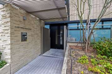 エントランスはオートロック付きです。