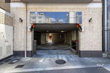 駐車場の出入り口（ロボットゲート付き）