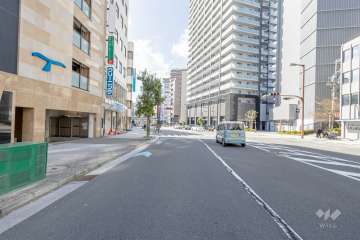 敷地北側の前面道路（東側から）