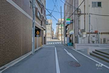 敷地の東側前面道路（南側から）