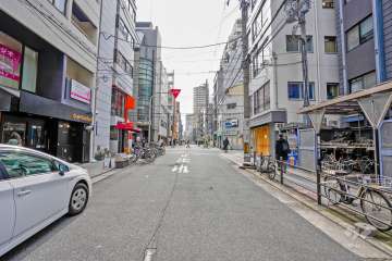 敷地の東側前面道路（北側から）