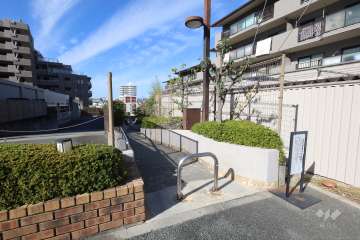 敷地南側にある遊歩道