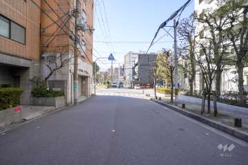 敷地南側の前面道路（東側から）