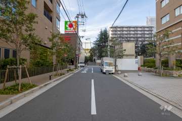 敷地東側の前面道路