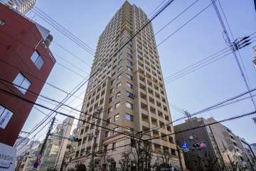 グランドメゾン大手前タワーの外観（北東側から）