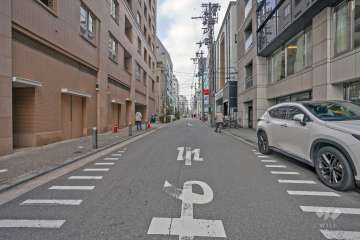 敷地西側の前面道路（南側から）