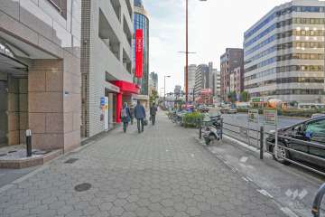 敷地の西側前面道路（北側から）