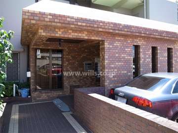 タイル張りのエントランス