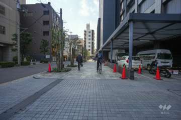 敷地南側の前面道路（東側から）