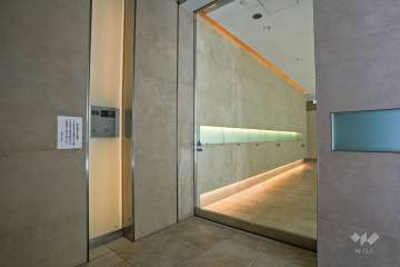 エントランスはオートロック付きです。