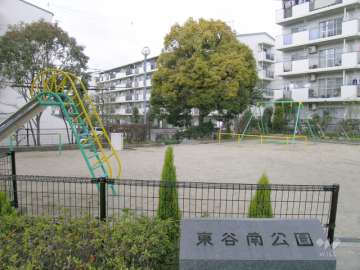 隣接する公園