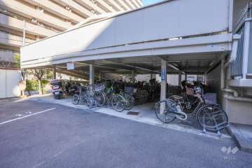 駐輪場とバイク置場