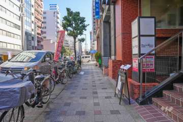 敷地北側の前面道路（西側から）
