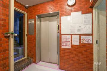 共用のエレベーター