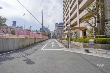 敷地南側mの前面道路（東側から）