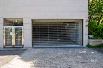 駐車場の出入り口（リングシャッター付き）