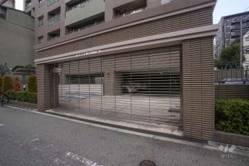 駐車場の出入り口（リングシャッター付き）