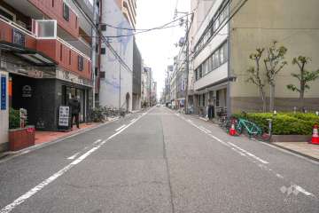 敷地南側の前面道路（東側から）