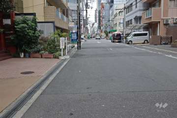 敷地北側の前面道路（東側から）
