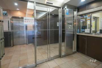 エントランスはオートロック付きです。