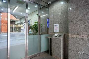 エントランスはオートロック付きです。