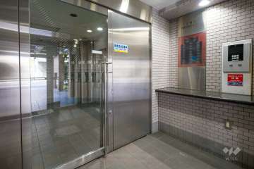 エントランスはオートロック付きです。