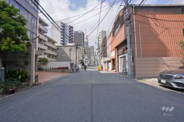 敷地南側の前面道路（東側から）