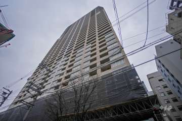 ビオール大阪大手前タワーの外観（南東側から）