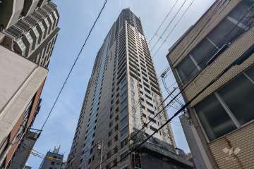 ビオール大阪大手前タワーの外観(北西側から)